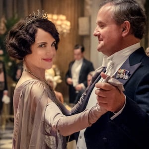 190917-downton-abbey-tease_xkdtxg