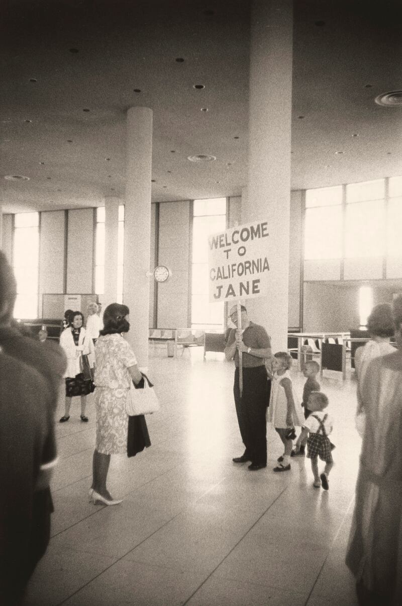 galleries/2014/06/27/garry-winogrand-retrospective-at-the-met-photos/garry-winogrand-lax-1964_hjqydu