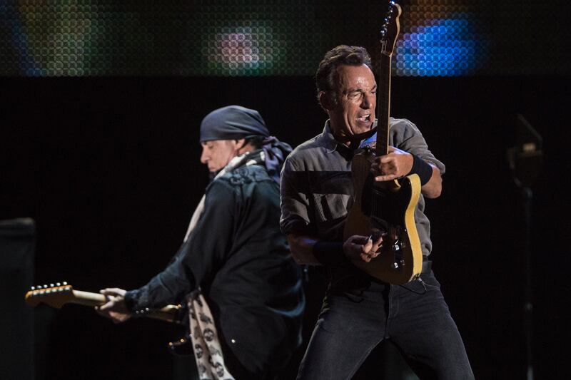 galleries/2014/01/12/bruce-springsteen-through-the-years-photos/140922-bruce-through-the-years16_snhbna