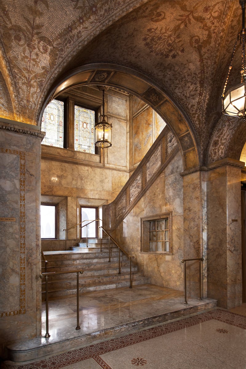 230311-oconnor-nyc-mansion-tour-Marble-Stairwell-_Villard-Mansion_qk9ya7