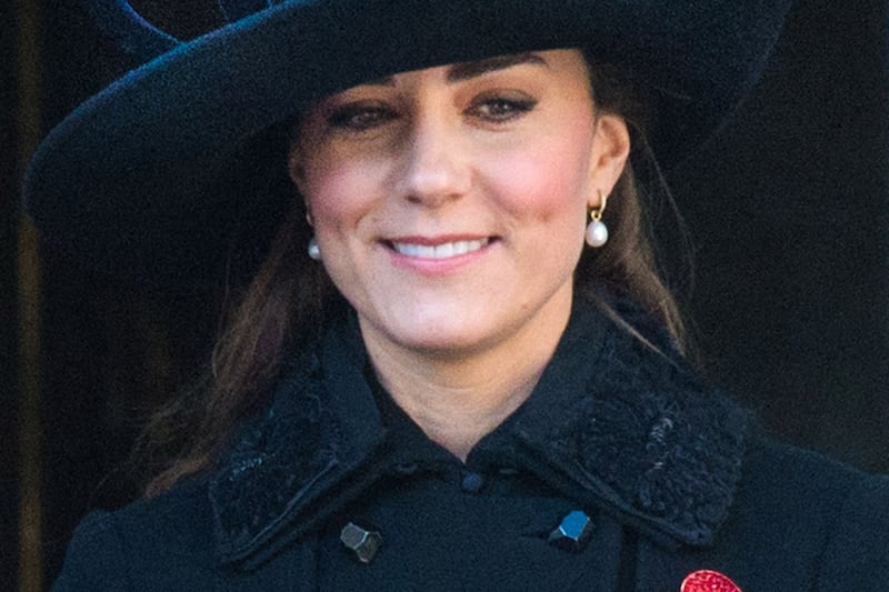 articles/2012/11/15/kate-middleton-s-facialist-speaks/kate-facial_qpfmjg