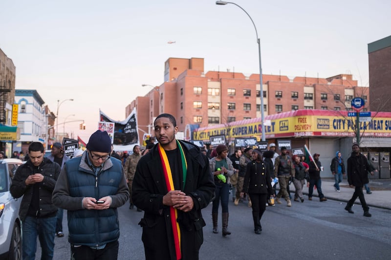 galleries/2014/12/27/marching-in-memory-of-akai-gurley/141227-brooklyn-protest8_da2uxe