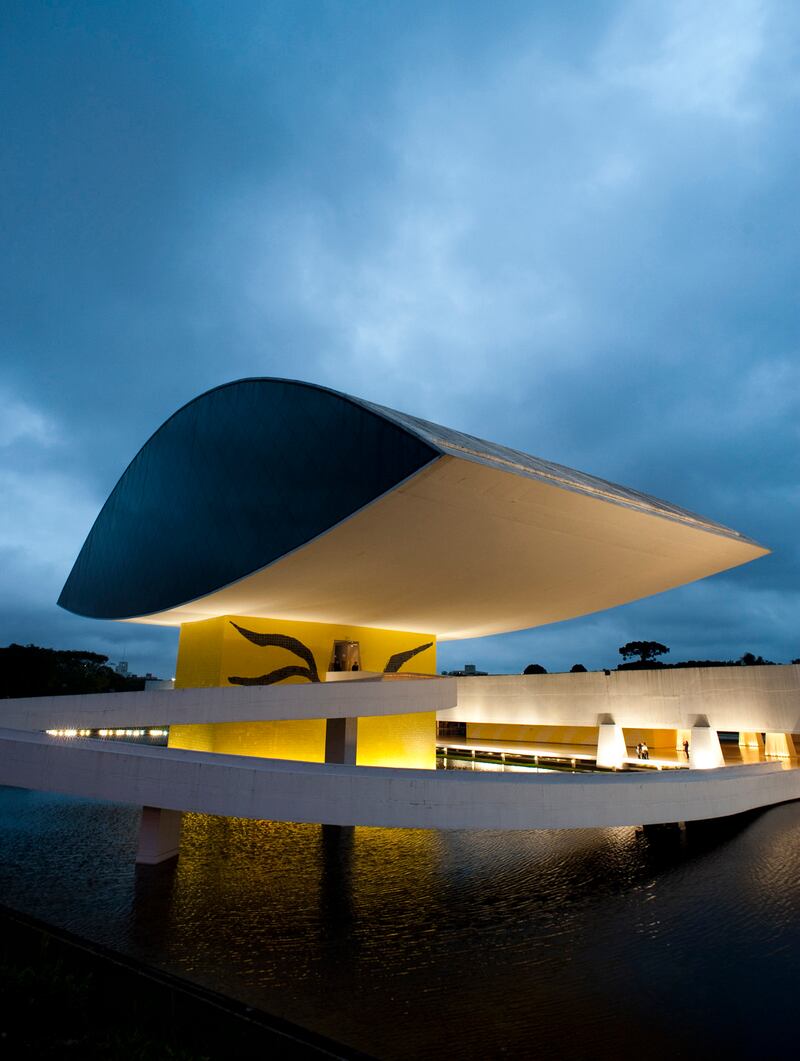 galleries/2012/12/07/the-life-and-work-of-brazilian-architect-oscar-niemeyer-photos/niemeyer-museum-curitiba_zakpgi