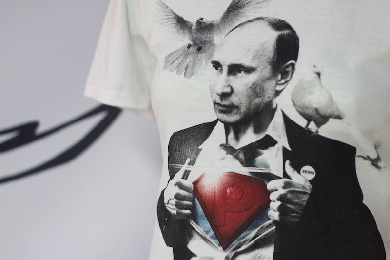 galleries/2014/10/17/putin-t-shirt-shop-photos/141015-putin-shirt-shop-01_xtlrb4