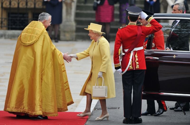 articles/2011/04/29/the-queen-wears-yellow/queen-in-yellow_s7qvf5