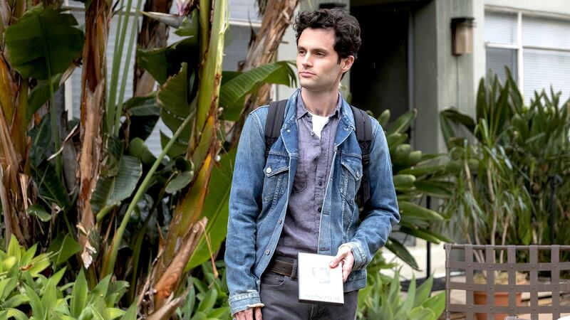 00003PennBadgley-you-vogue-10dec19-Netflix_1_iknqr4