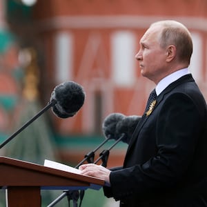 220509-putin-victory-speech-tease-01_kqnk5a