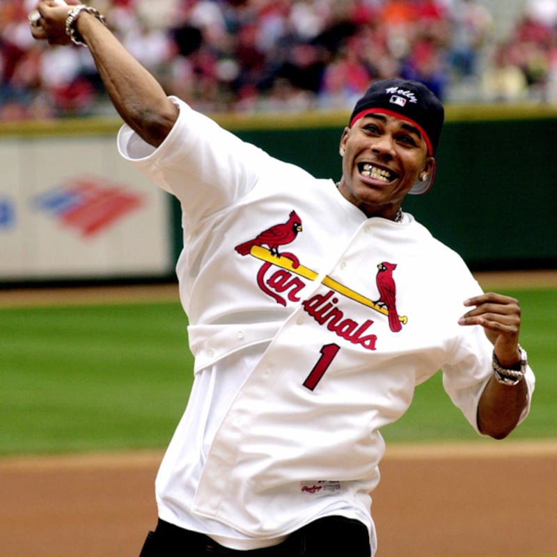 galleries/2011/10/19/all-star-world-series-famous-st-louis-cardinals-and-texas-rangers-fans-photos/celeb-world-series-nelly_ntia88