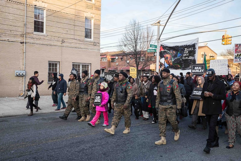 galleries/2014/12/27/marching-in-memory-of-akai-gurley/141227-brooklyn-protest7_qhvkqn