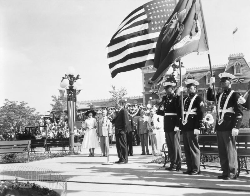 galleries/2015/07/17/disneyland-s-1955-opening-photos/150717-disney-land-06_xbcv6u