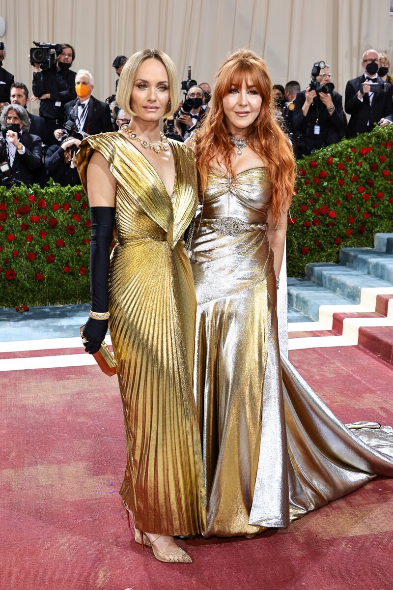 met-gala-Amber-Valletta-and-Charlotte-Tilbury_aeptw9