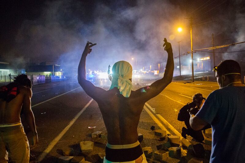 galleries/2014/08/18/missouri-protest-descends-into-chaos-photos/140818-missouri-riots-8_xkp3zq