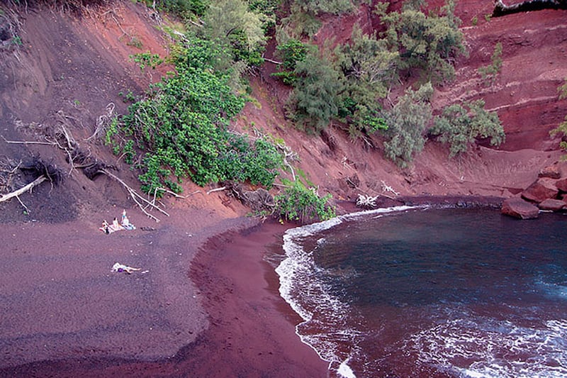 galleries/2013/06/19/five-brilliantly-colored-beaches-photos/130618-colorful-sand-beaches-red_kiwuqh