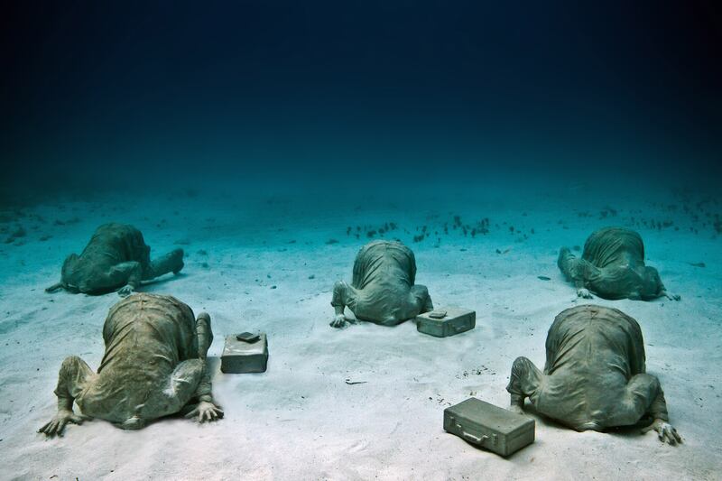 galleries/2014/04/07/jason-de-caires-taylor-s-gorgeous-underwater-art-photos/underwater-museum-gal-8_x5oh6n