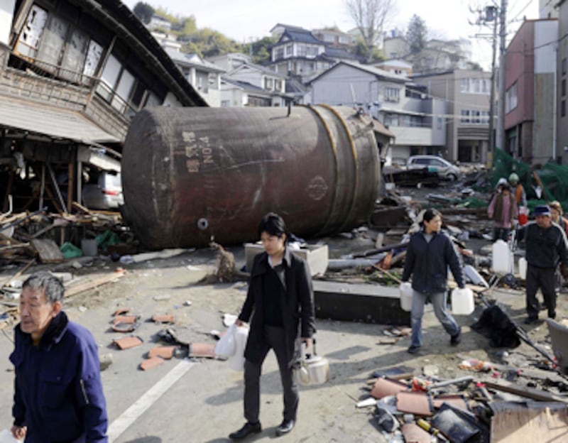 articles/2011/03/11/shocking-videos-and-photos-from-the-2011-japan-earthquake-and-tsunami/ries-japan-twitter---destruction-7_othhfr