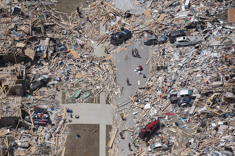 galleries/2014/04/29/the-path-of-destruction-tornadoes-left-in-the-south-photos/140429-tornado-5_c0rf2v