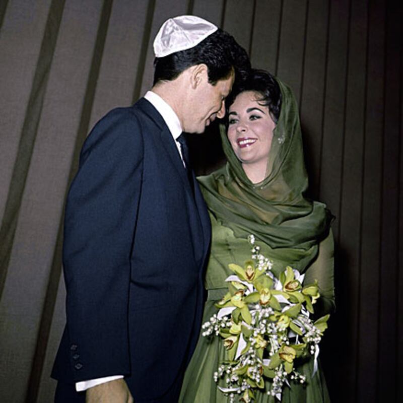 galleries/2009/07/20/america-s-newest-jews/celeb-converts---elizabeth-taylor_ay9vzp