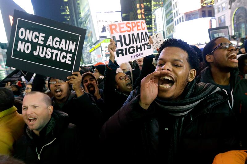 galleries/2014/12/03/scenes-from-the-eric-garner-protests-photos/141203-garner-protest1_mtbxnk