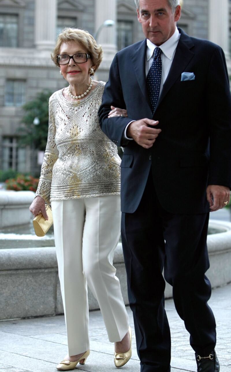 galleries/2011/07/05/nancy-reagan-turns-90-see-her-most-fashionable-looks/nancy-reagan-fashion-13_yfsdwx