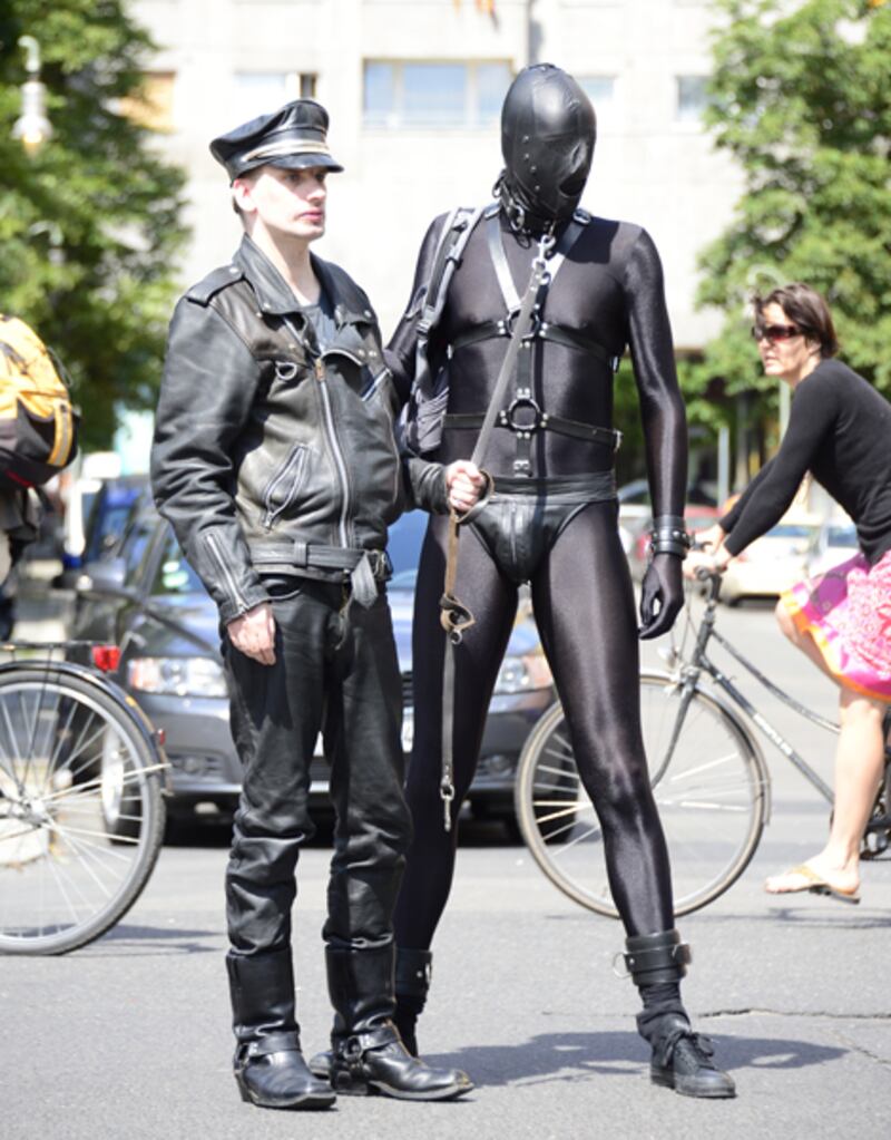 galleries/2012/06/24/gay-pride-parades-around-the-world-photos/gay-pride-parades-berlin5_sponze