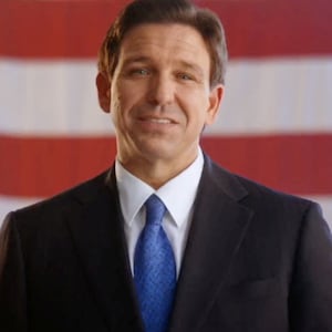 2023-05-24T223953Z_541981192_RC2A51ATYVCS_RTRMADP_3_USA-ELECTION-DESANTIS_npblft