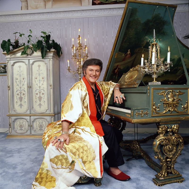 galleries/2013/05/20/liberace-s-wild-style-through-the-years-photos/liberace-11_hfa3g9