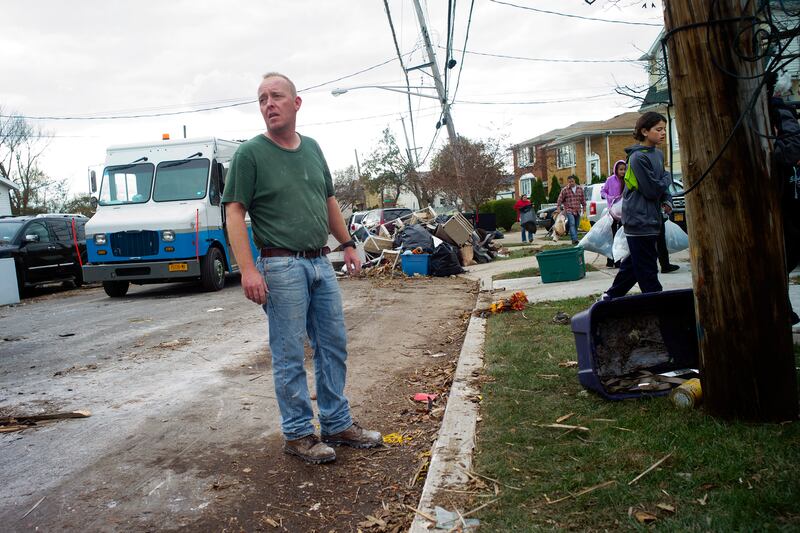 galleries/2012/11/03/staten-island-sandy-alan-chin-photos/staten-island-sandy-alan-chin-photos-05_xyqulo