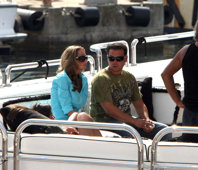 galleries/2010/08/16/celebrities-on-yachts/celeon-yachts---gosselin_pflnva