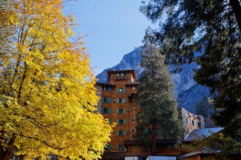 galleries/2013/06/16/13-gorgeous-mountain-retreats-around-the-world/The_Ahwahnee_ouo5gx