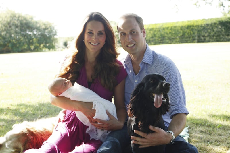 articles/2013/08/19/first-official-photos-of-prince-george-arrive/130819-roayl-baby-tease2_p68zgb