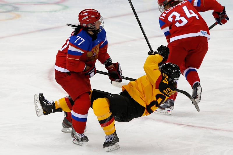 galleries/2014/02/13/gloves-come-off-and-women-s-hockey-gets-dirty-in-sochi-photos/140212-oly-hockey5_clultb