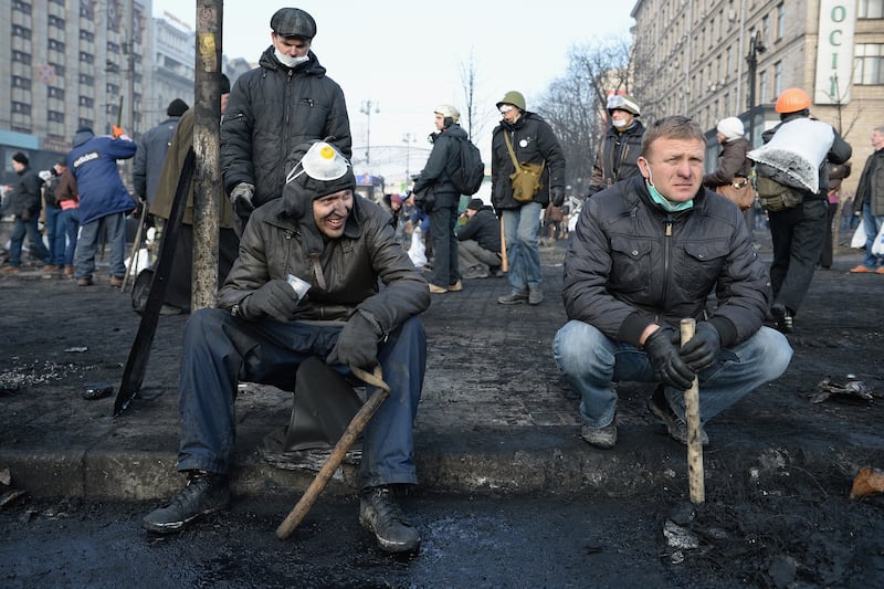 articles/2014/02/19/photos-from-the-fiery-battle-for-kyiv-ukraine/140220-ukraine-storify3_hejel1