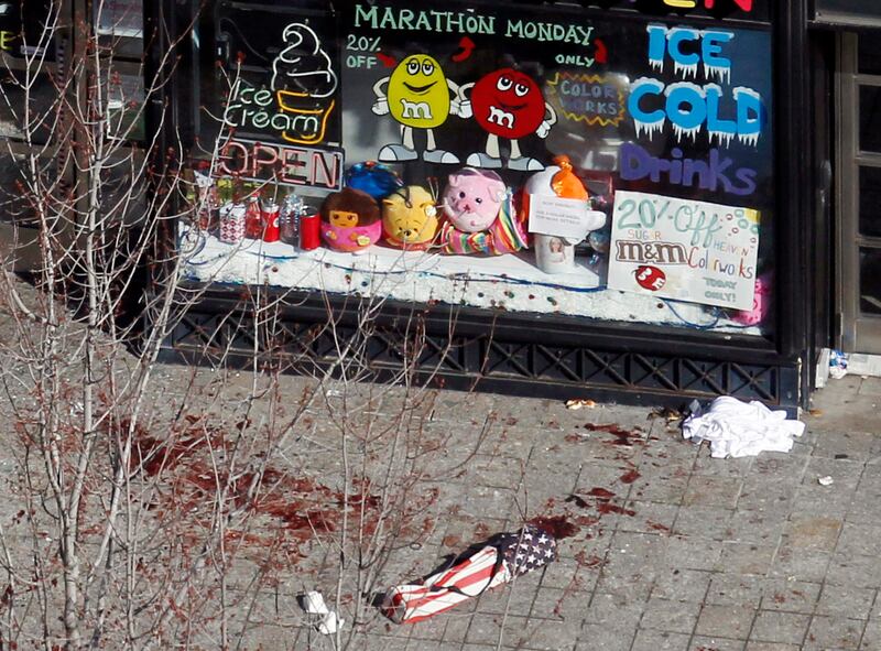 galleries/2013/04/16/boston-marathon-bombing-the-day-after/boston-bombing-second-day-sidewalk_sc9sry