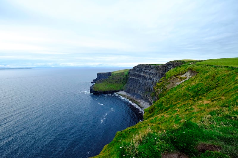 191211-Nadeau-Cliffs-of-Moher-Ireland_hvuldy