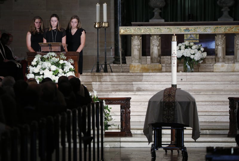 galleries/2015/06/06/america-mourns-at-beau-biden-s-funeral/150606-beau-biden-funeral-05_jxm3us