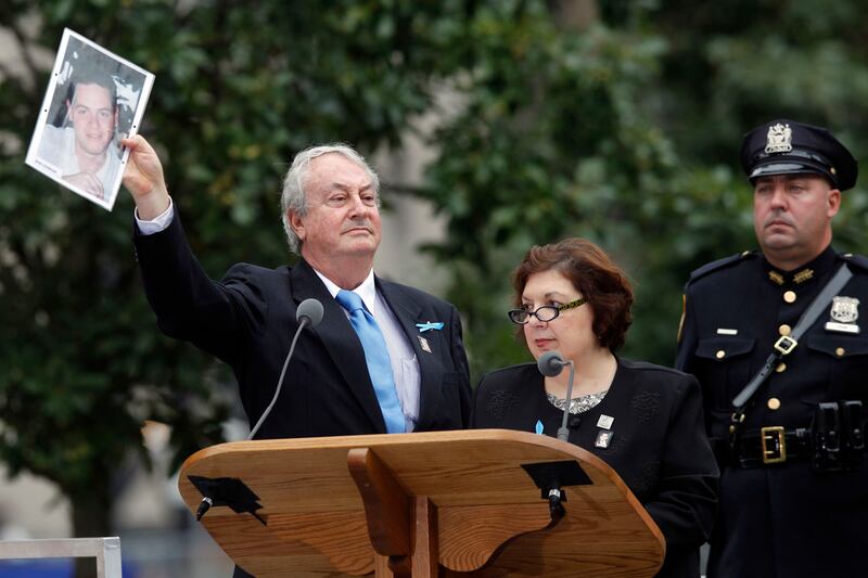 galleries/2011/09/11/911-memorial-ceremony-10th-anniversary-obama-bush-photos/911-memorial-famalies-gal_vlmspz