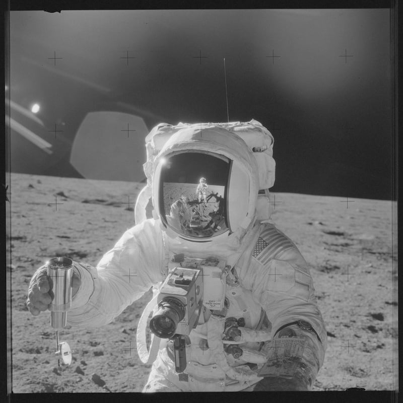 galleries/2015/10/04/a-brief-history-of-the-apollo-mission-photos/151004-apollo-missions-07_zv2jzu