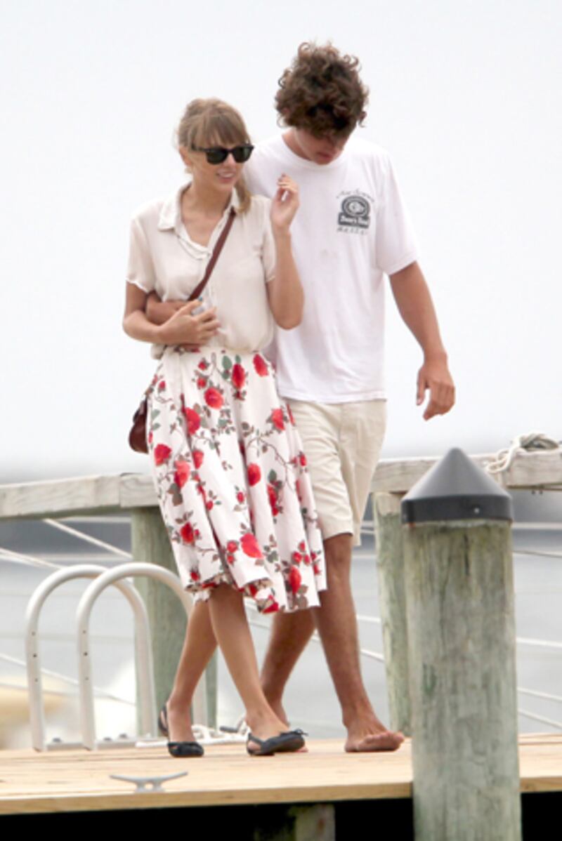 galleries/2012/08/28/taylor-swift-dating-conor-kennedy-style-transformation-photos/taylor-swift-fashion-evolution-10_hfnoit