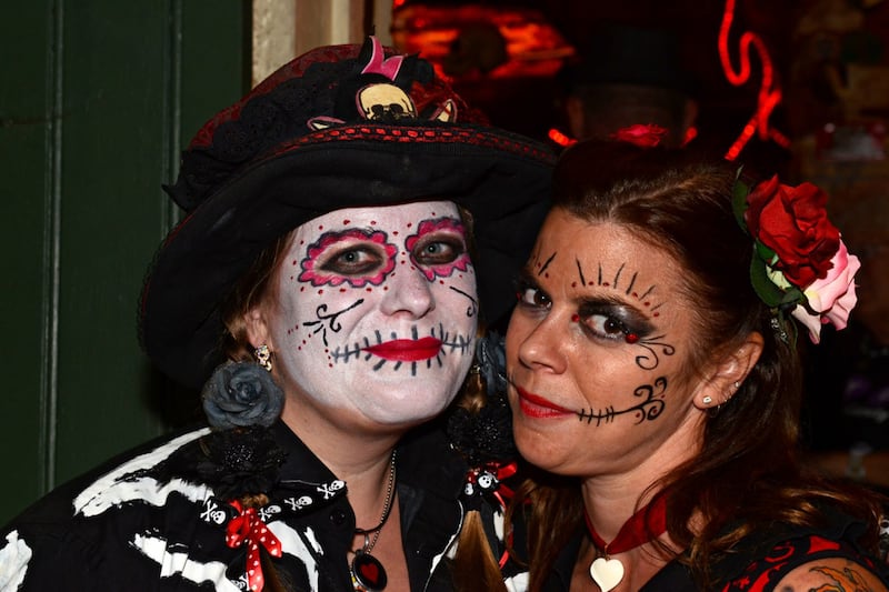 galleries/2014/11/01/day-of-the-dead-comes-to-new-orleans-photos/141031-skin-bones-11_amii50