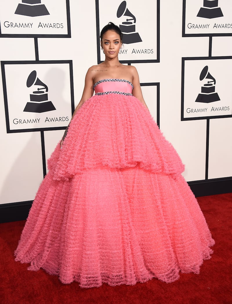 galleries/2015/12/28/who-won-the-red-carpet-in-2015/150208-grammy-red-carpet-rihanna_jrpu1h