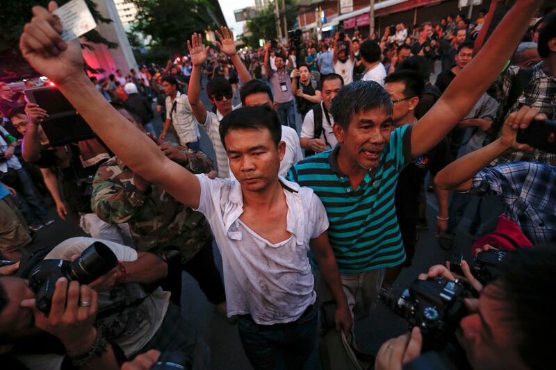 galleries/2014/05/27/striking-photos-from-thailand-s-military-coup-photos/140527-thailand-coup-5_wi9wbf