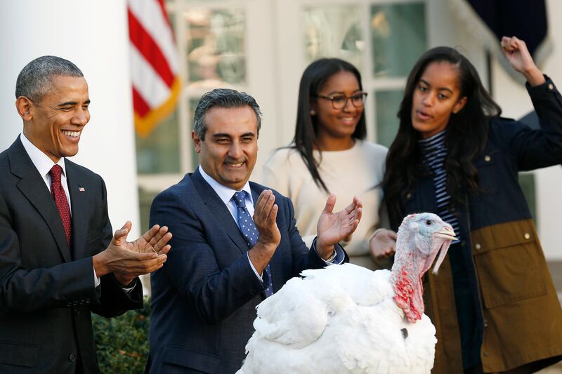 galleries/2012/11/21/barack-obama-bill-cinton-more-presidential-turkey-pardons-photos/151125-turkey-pardon2-tease_iwdc8j