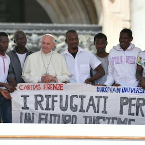 pope-italy-refugees_kcabfd