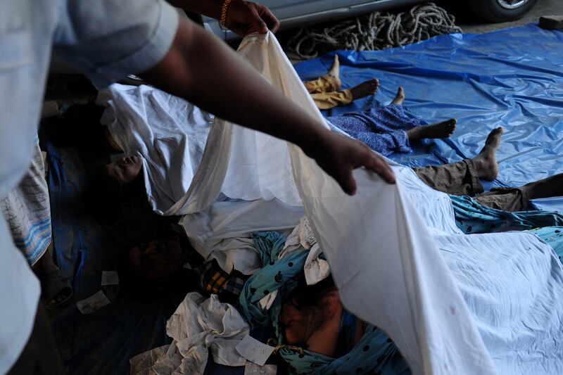 galleries/2013/04/24/tragic-aftermath-of-building-collapse-in-bangladesh/130424-bangladesh8_oszmjf