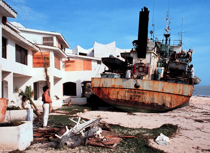 galleries/2010/09/02/15-worst-hurricanes/destructive-hurricanes---gilbert_txsgwb