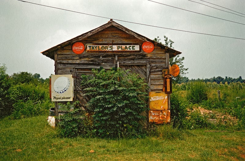 galleries/2016/12/04/william-christenberry-s-haunted-south/161202-william-christenberry-gal-02_swiiff