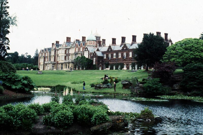 galleries/2012/01/03/history-of-sandringham-house-photos/lake-sandringham_zggq1h