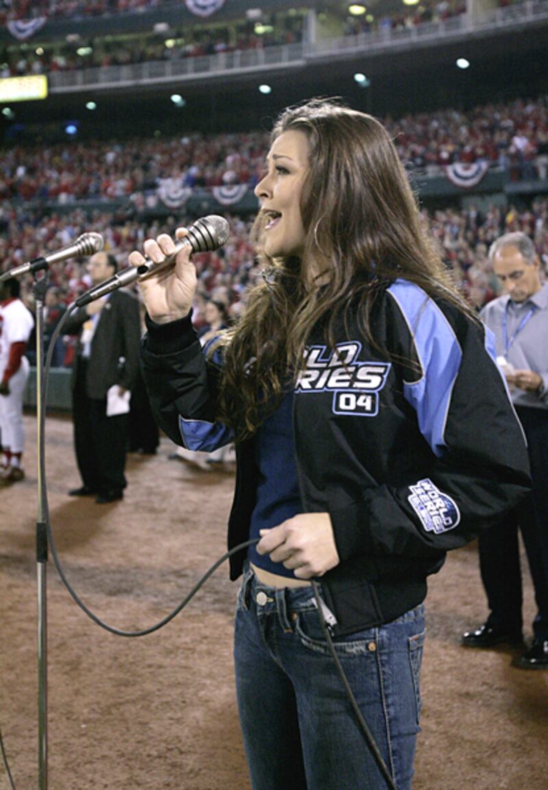 galleries/2011/10/19/all-star-world-series-famous-st-louis-cardinals-and-texas-rangers-fans-photos/celeb-world-series-gretchen_t2w0ov