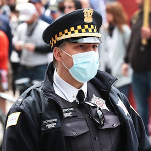 211014-Chicago-cops-anti-vax-tease_pgvyr5