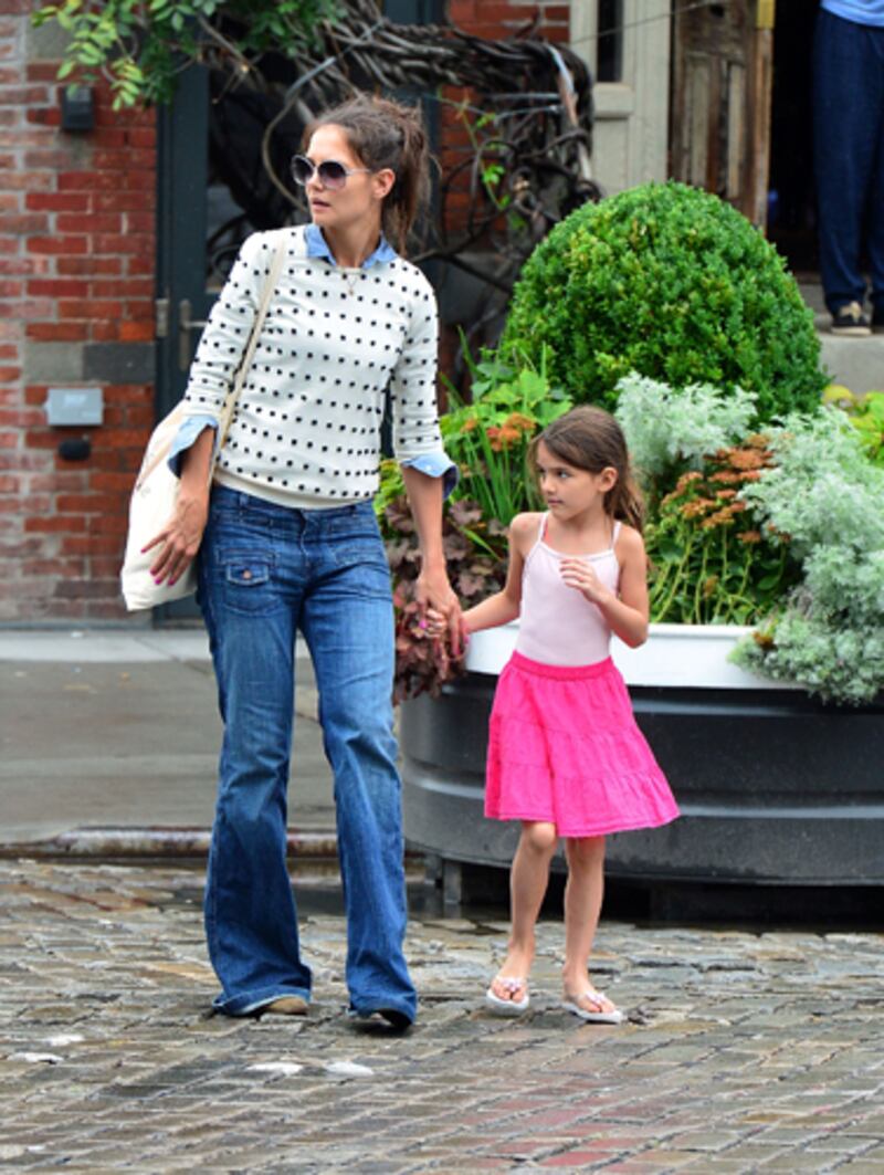 articles/2012/08/04/katie-holmes-holmes-yang-line-debuts-september-9-at-new-york-fashion-week/suri-cruise-pastis_t0gau8